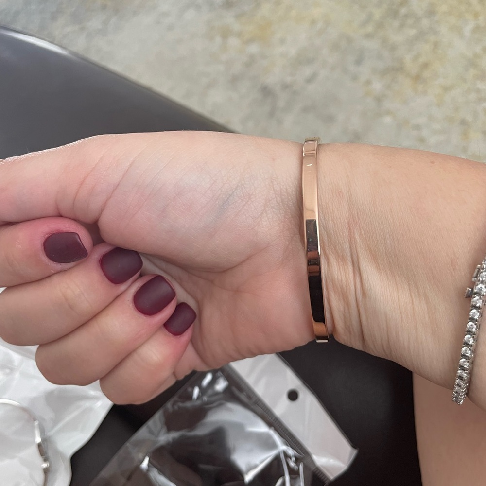Rose gold bangle - Picture 3 of 3